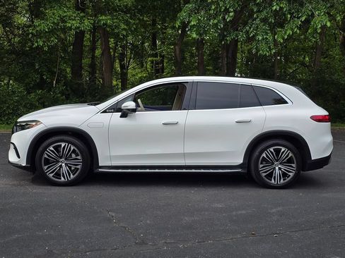 Used 2023 Mercedes-Benz EQS 450+ SUV image 3