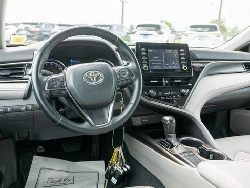 Used 2023 Toyota Camry SE FWD image 12