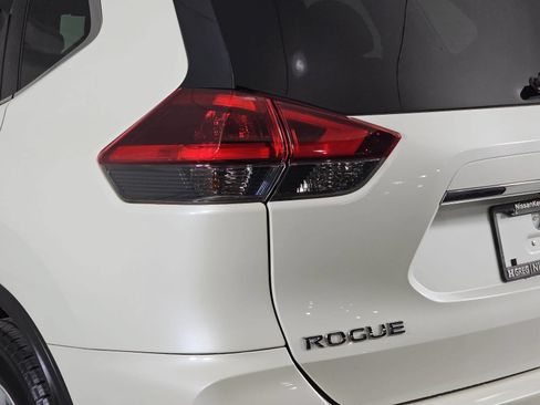 Used 2020 Nissan Rogue SV FWD image 30