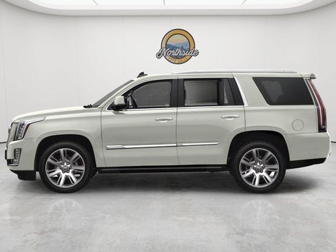 Used 2017 Cadillac Escalade Premium Luxury AWD/4WD image 13