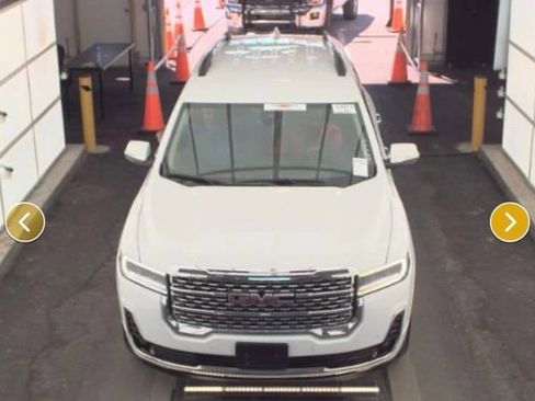 Used 2023 GMC Acadia Denali image 3
