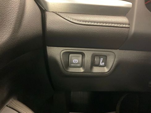 Used 2023 GMC Acadia SLT image 15