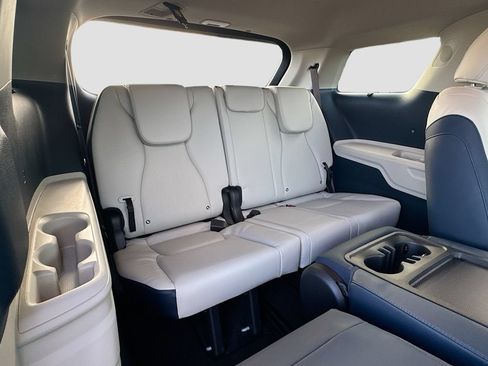 Used 2025 Kia Carnival EX FWD image 26