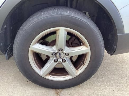 Used 2017 Ford Explorer XLT w/ Equipment Group 202A AWD/4WD image 7