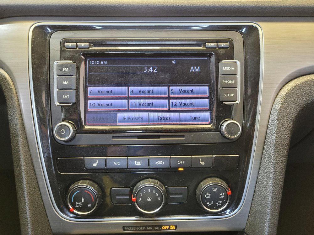 Used 2014 Volkswagen Passat 1.8T SE FWD image 25