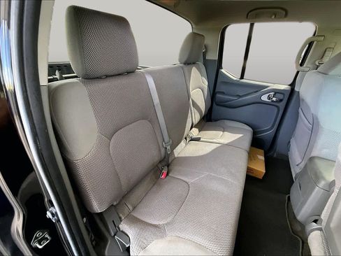 Used 2010 Nissan Frontier SE RWD image 19