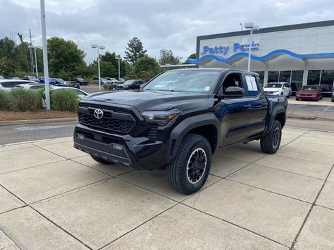 Used 2024 Toyota Tacoma TRD Off-Road AWD/4WD image 4