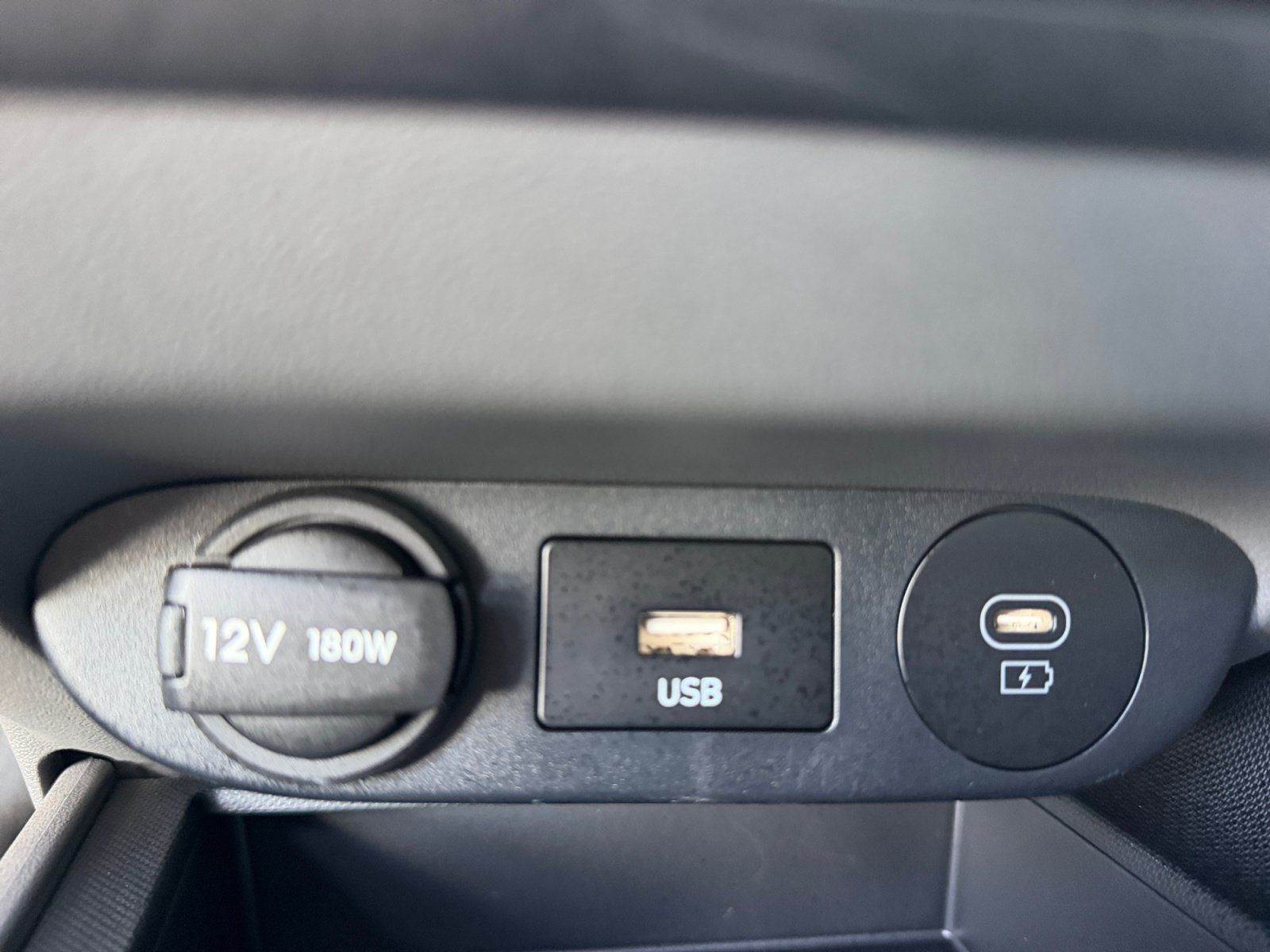 Certified 2025 Hyundai Elantra SE FWD image 32