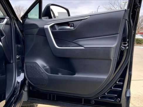 Used 2022 Toyota RAV4 XLE image 22