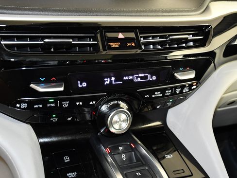Used 2024 Acura MDX SH-AWD w/ Technology Package image 28