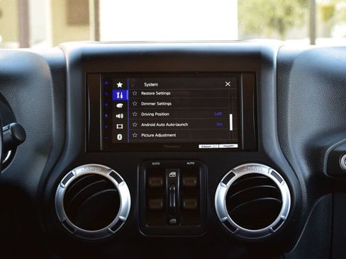 Used 2013 Jeep Wrangler Unlimited Rubicon w/ Connectivity Group AWD/4WD image 12