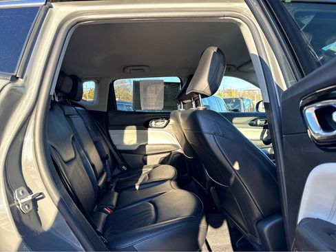 Used 2022 Jeep Compass Limited image 9