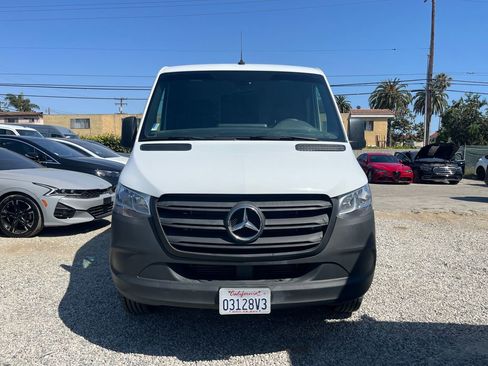 Used 2023 Mercedes-Benz Sprinter 2500 image 2