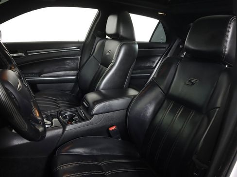 Used 2018 Chrysler 300 S image 28