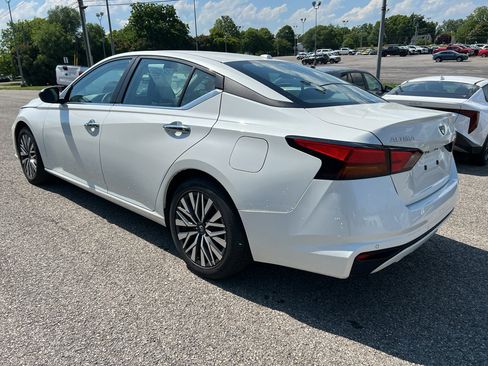 Used 2025 Nissan Altima 2.5 SV FWD image 4