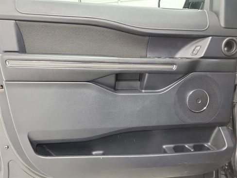 Used 2020 Ford Expedition XLT image 16