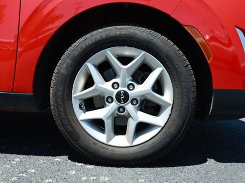Used 2023 Kia Soul LX w/ LX Technology Package FWD image 5