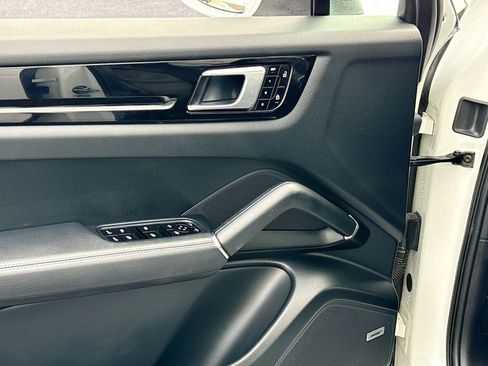 Used 2020 Porsche Cayenne image 8