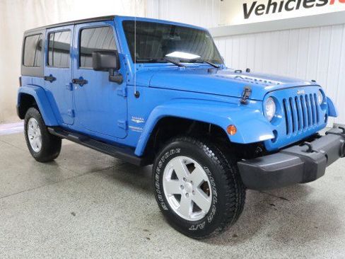 Used 2012 Jeep Wrangler Unlimited Sahara w/ Dual Top Group AWD/4WD image 5