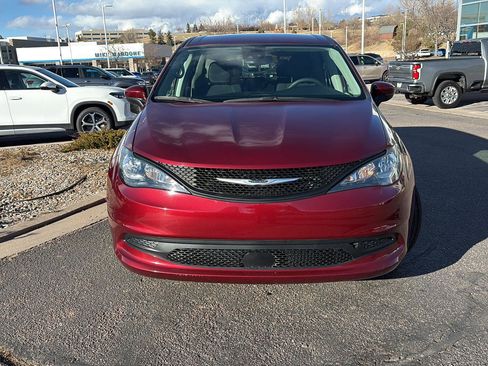Used 2023 Chrysler Voyager LX image 2