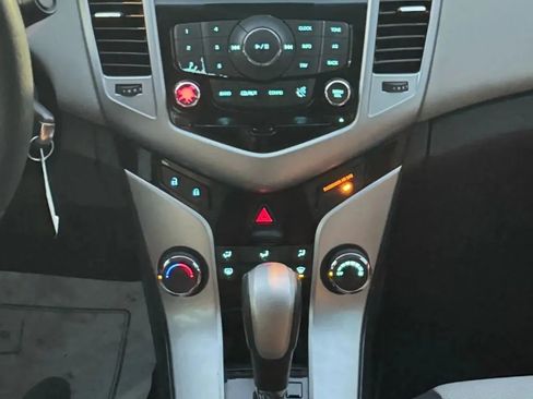 Used 2014 Chevrolet Cruze LS image 17