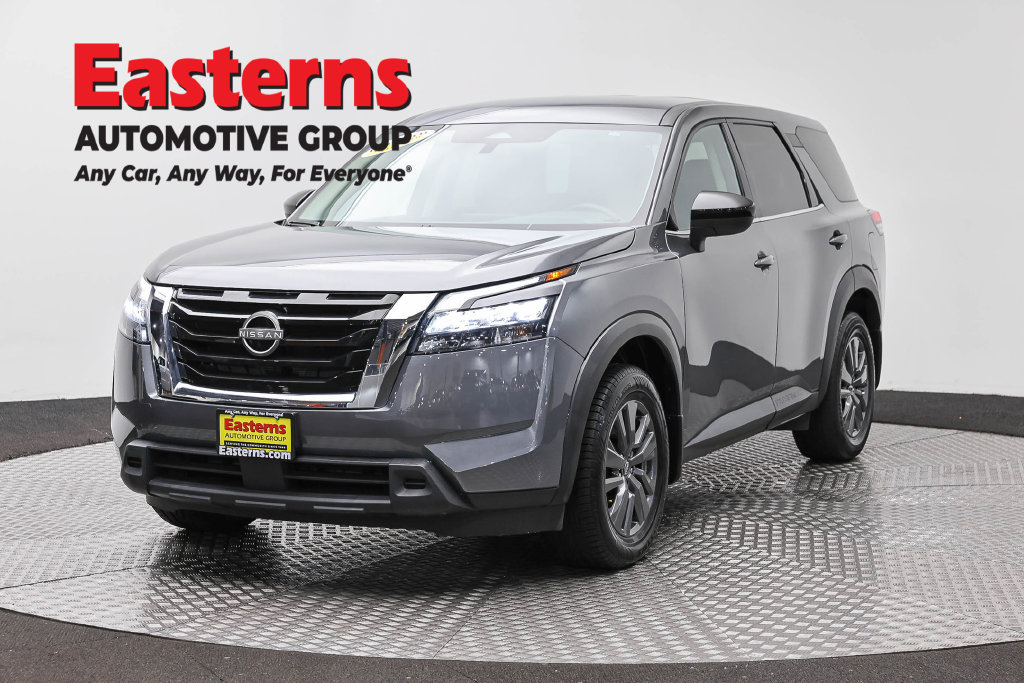 Used 2024 Nissan Pathfinder S AWD/4WD image 1
