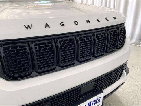 Used 2022 Jeep Wagoneer Series III w/ Flexible Seating Group RWD image 7