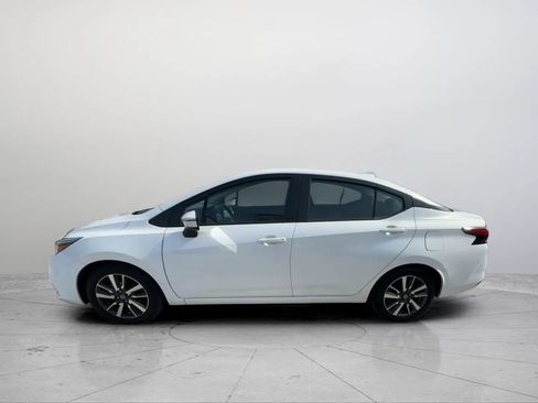 Used 2021 Nissan Versa SV FWD image 2