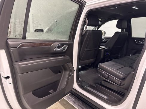 Used 2024 Chevrolet Suburban LT image 26