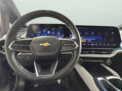 Certified 2025 Chevrolet Equinox EV LT image 19