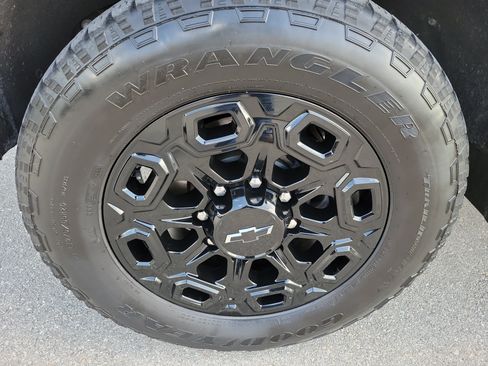 Used 2022 Chevrolet Silverado 2500 LTZ w/ LTZ Plus Package AWD/4WD image 28