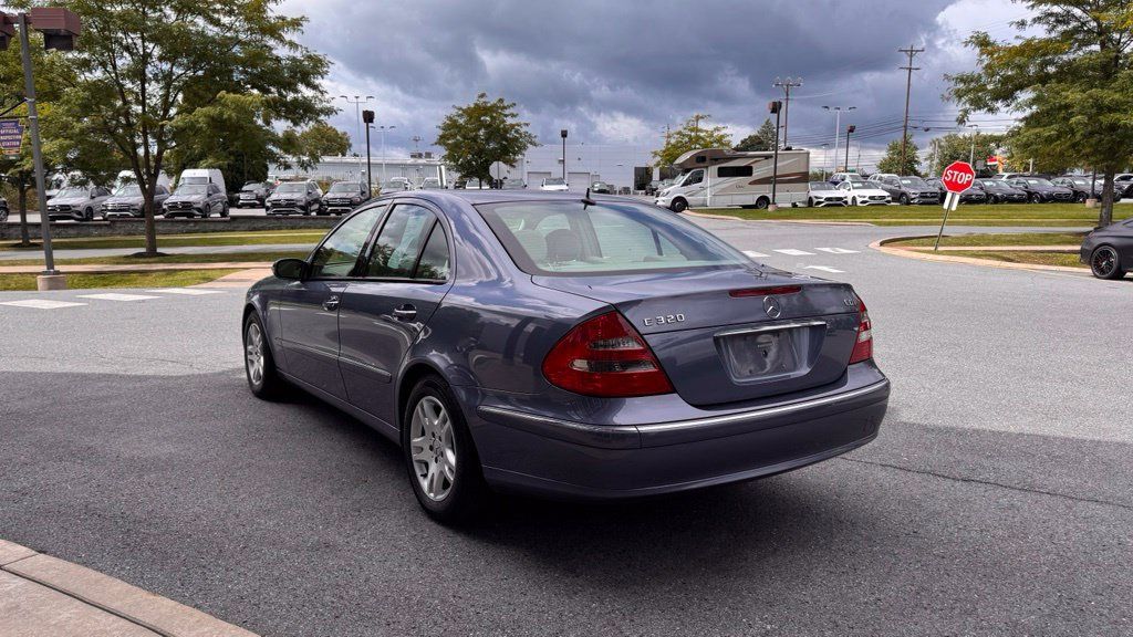 Used 2005 Mercedes-Benz E 320 CDI Sedan image 5
