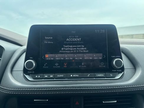 Used 2023 Nissan Rogue SV FWD image 41