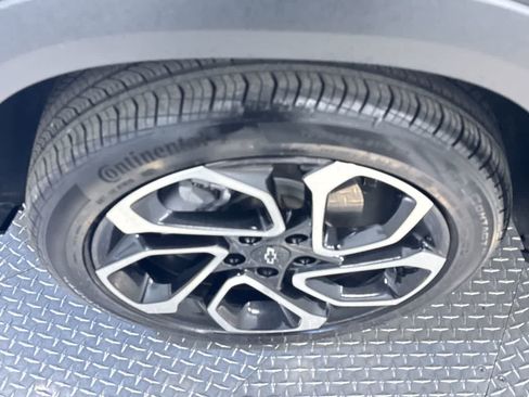Used 2025 Chevrolet Trax RS w/ Sunroof Package image 10