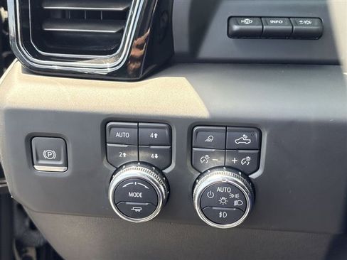 Certified 2023 GMC Sierra 1500 AT4 w/ AT4 Premium Package AWD/4WD image 18