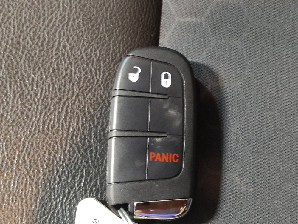 Used 2018 Jeep Compass Latitude FWD image 32