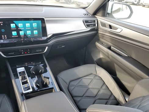 New 2026 Volkswagen Atlas Cross Sport SE FWD image 17