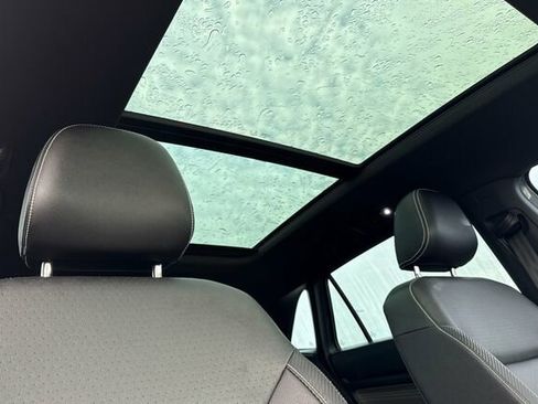 Certified 2023 Volkswagen Atlas Cross Sport SE w/ Panoramic Sunroof Package image 17