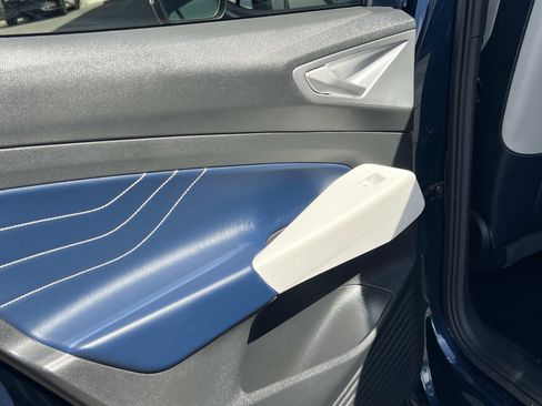 Used 2023 Volkswagen ID.4 Pro S Plus image 19