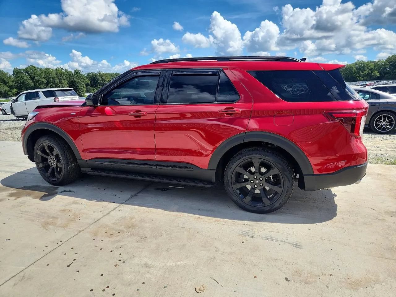 Used 2024 Ford Explorer ST-Line w/ Class IV Trailer Tow Package RWD image 4