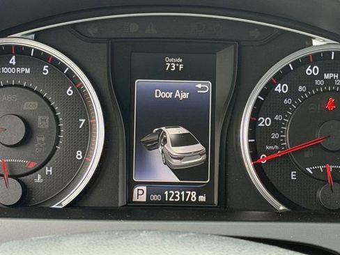 Used 2016 Toyota Camry XSE image 16