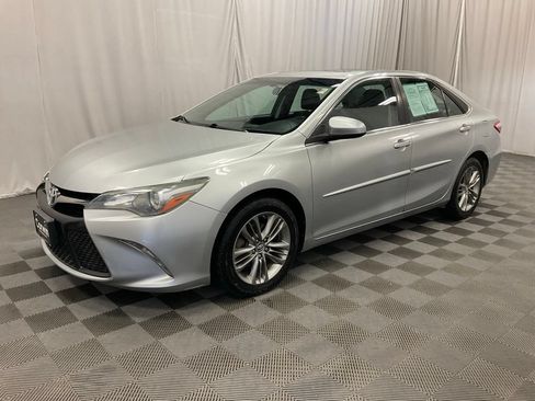 Used 2016 Toyota Camry SE w/ Moonroof Package FWD image 5