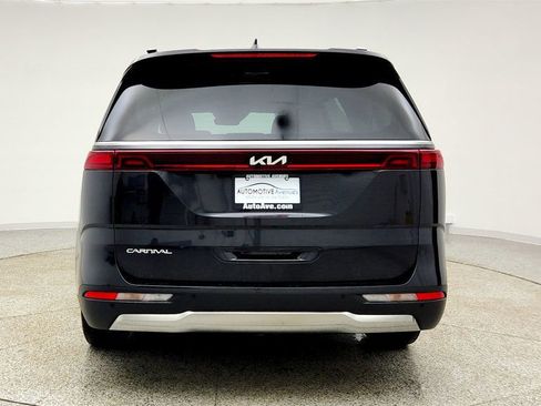 Used 2024 Kia Carnival SX image 6