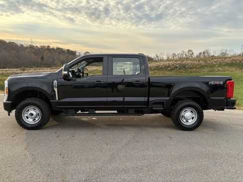 New 2026 Ford F250 XL w/ XL Off-Road Package image 2