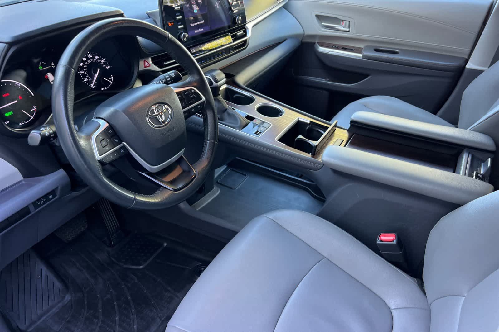 Used 2023 Toyota Sienna XLE AWD/4WD image 11