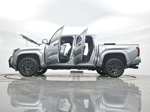 Used 2025 Toyota Tacoma SR5 image 37