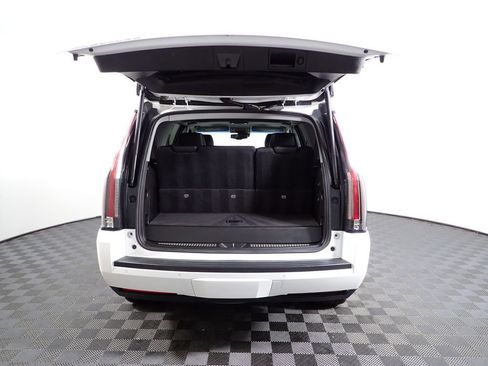 Used 2016 Cadillac Escalade Luxury image 18