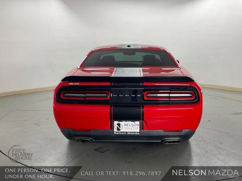 Used 2015 Dodge Challenger SXT image 7