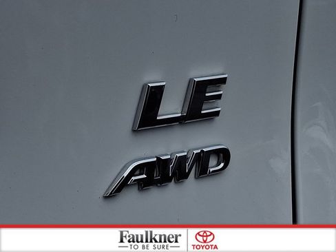 Used 2024 Toyota RAV4 LE AWD/4WD image 31