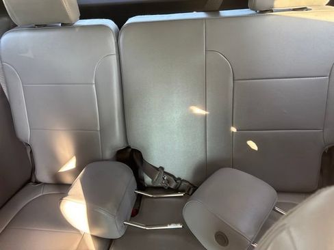Used 2018 Chevrolet Traverse LT FWD image 12